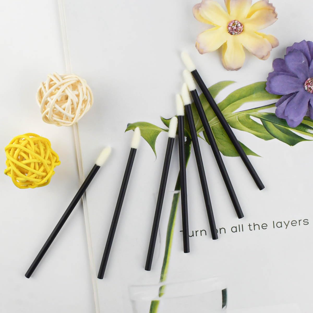 100 Pack Disposable Lip Brushes Lipstick Wands Lip Gloss Applicator Brush Makeup Tool Make Up Applicators Perfect Beauty Cosmetic Kits Mascara Wand Set Lash Spoolies for Eyelash Extensions (Black)