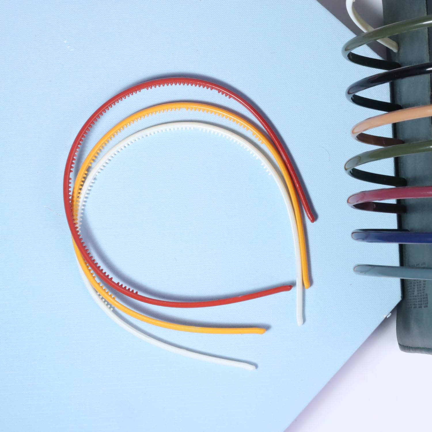 ANNACREATIONS Plastic Headbands with Teeth – Pack of 12 Durable, Lightweight Sports Hair Bands for Women, Girls, Teens & Kids – 0.5cm Non-Slip Hair Accessories (Gloss Finish)